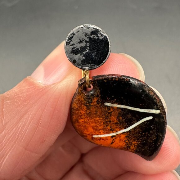 Vintage Enamel Earrings Autumn Leaf Screw Back Black Orange Dangle Halloween - Picture 5 of 6